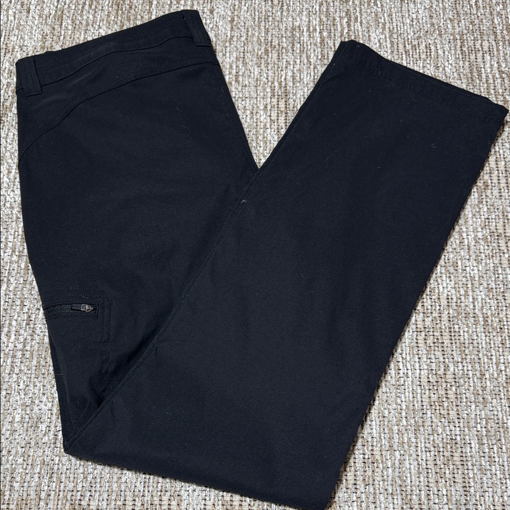 📌 Eddie Bauer Women's Dark Black Jeans.